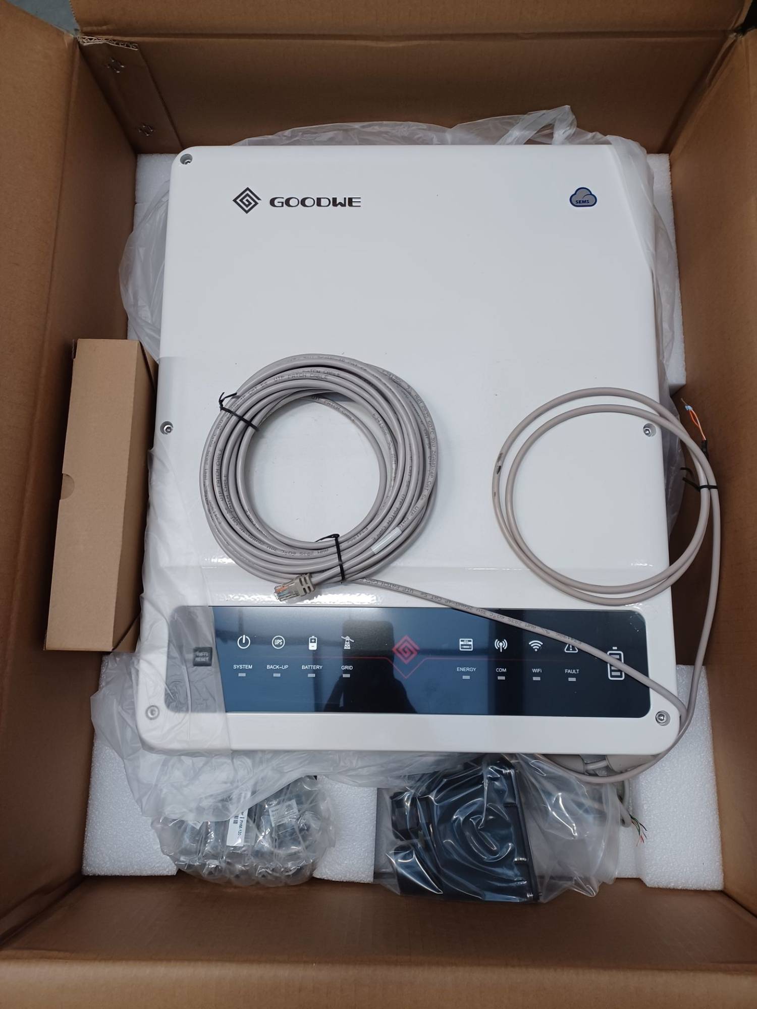 5 Stück GoodWe GW10K-BT Batterie-Wechselrichter