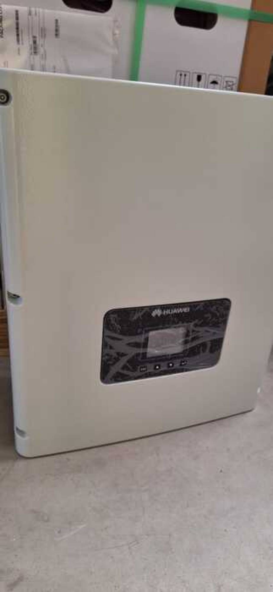 4 Stück Huawei SUN2000-8KTL Wechselrichter